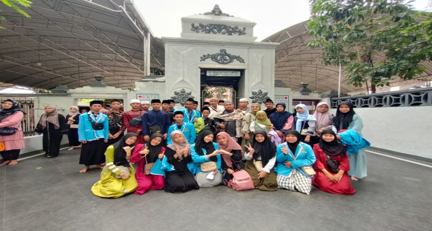 Wisata Religi Ziarah Wali 8 + Tour De Djogdja